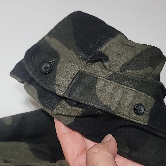 Hollister Men's Camouflage Shirt Flannel Button Down - Picture 5 of 5